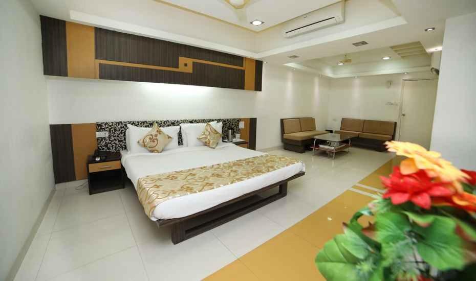 Hotel Grand Suites Indore Zewnętrze zdjęcie