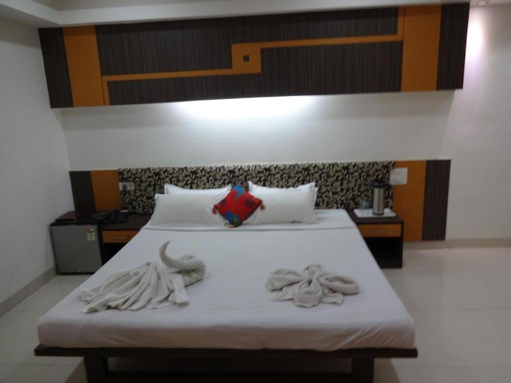 Hotel Grand Suites Indore Zewnętrze zdjęcie