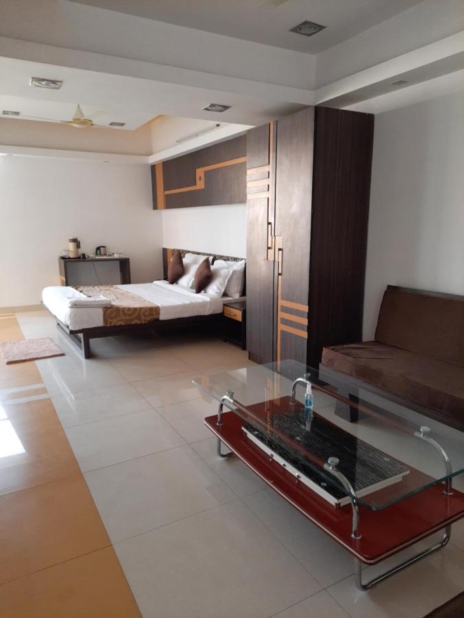 Hotel Grand Suites Indore Zewnętrze zdjęcie
