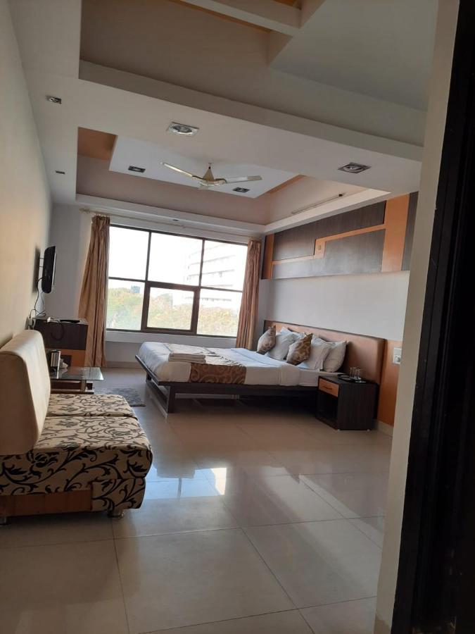 Hotel Grand Suites Indore Zewnętrze zdjęcie