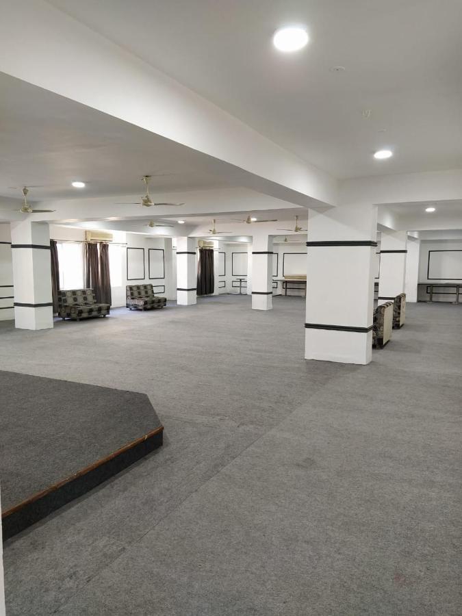 Hotel Grand Suites Indore Zewnętrze zdjęcie