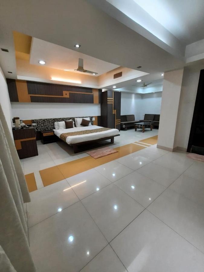 Hotel Grand Suites Indore Zewnętrze zdjęcie