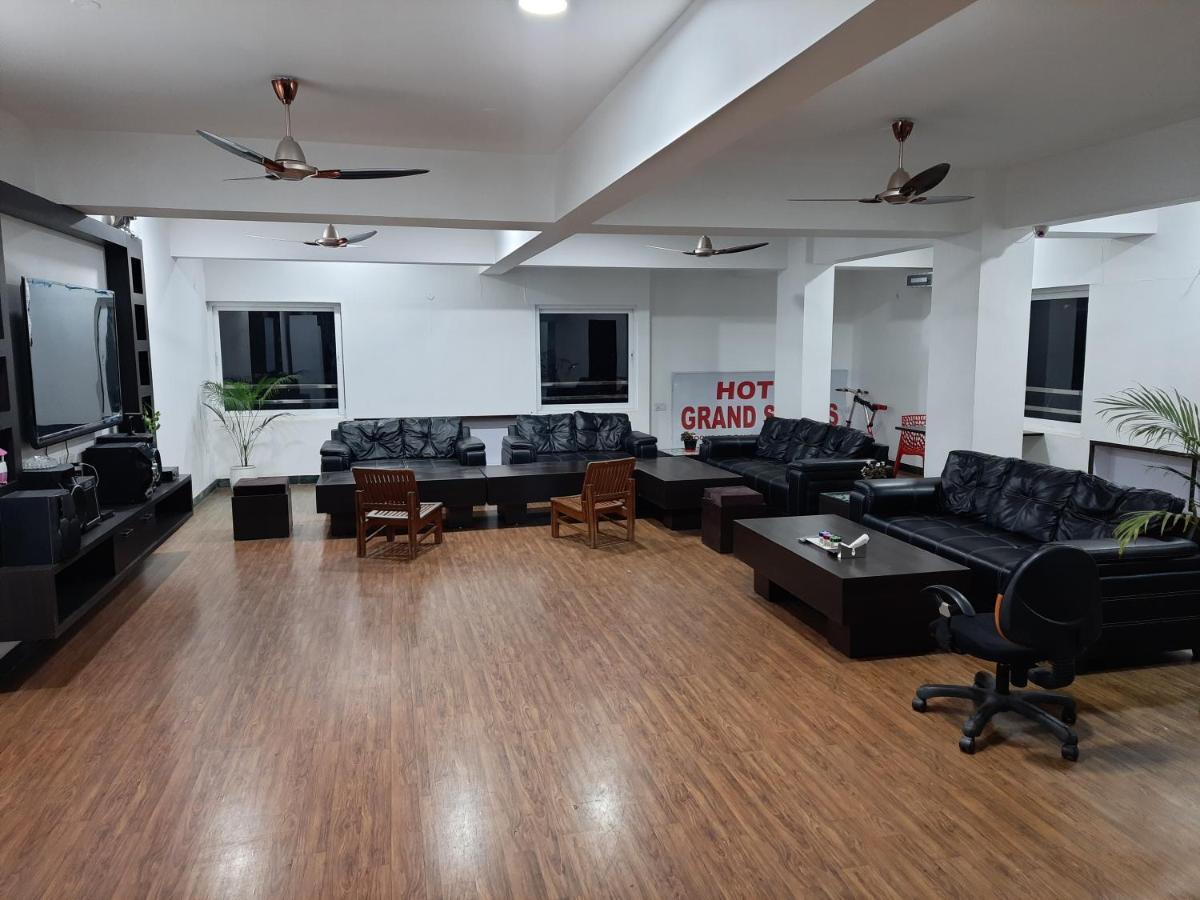 Hotel Grand Suites Indore Zewnętrze zdjęcie